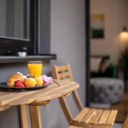 Napa Deluxe Smart System Parking Apartment